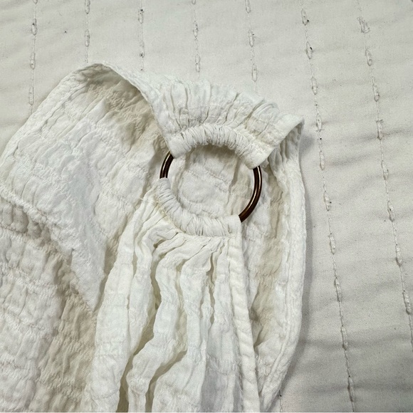 Zara White Textured V-Neck Bodysuit with Gold Rings - Picture 7 of 10